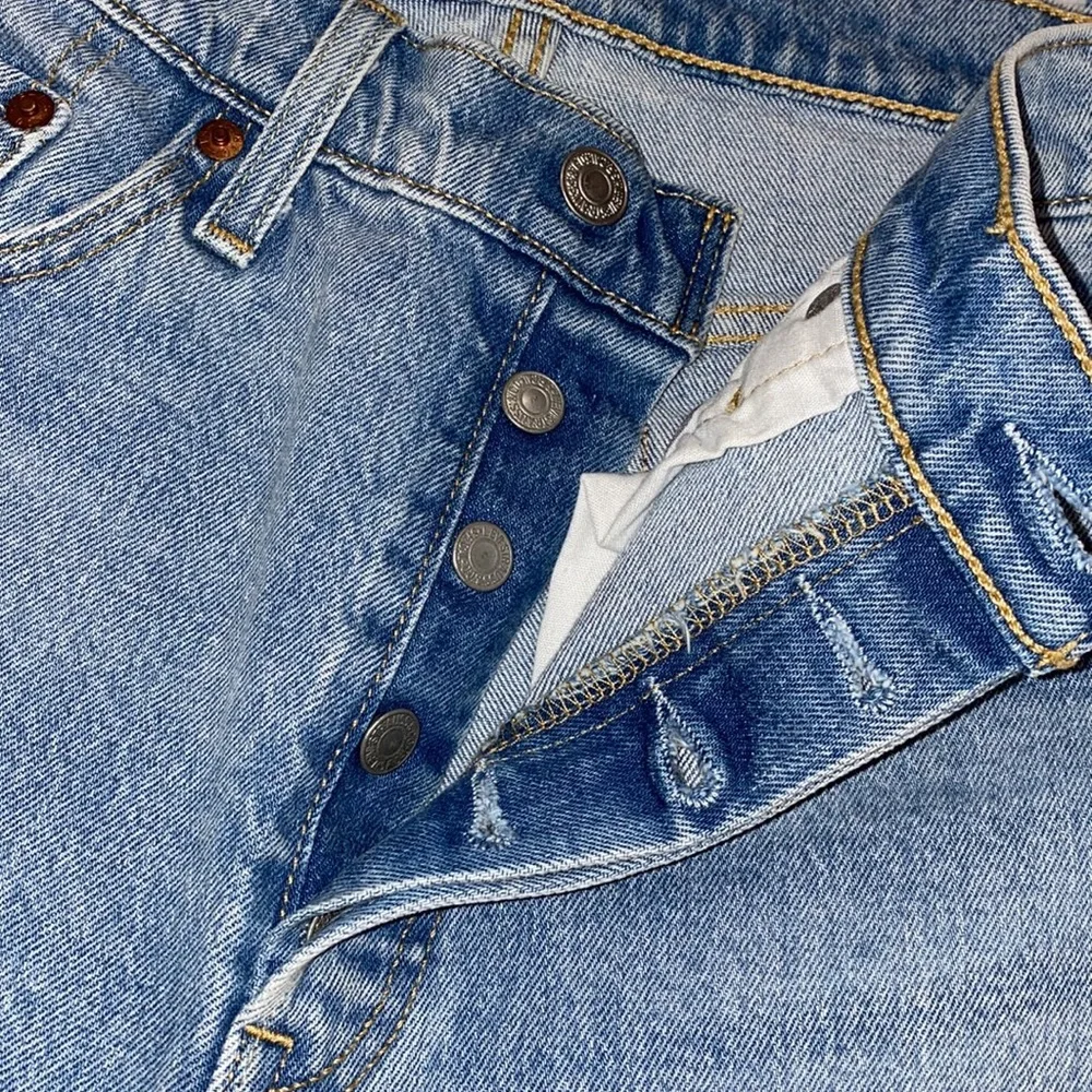 Levis Jeans - Picture 2 of 7